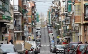 Calle del barrio de Usera en Madrid, imagen sobre dónde encontrar psicólogos en Usera