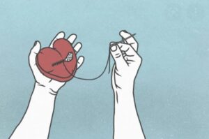 Ilustración de dos manos cosiendo un corazón roto, sobre cómo perdonar a tu pareja tras una crisis